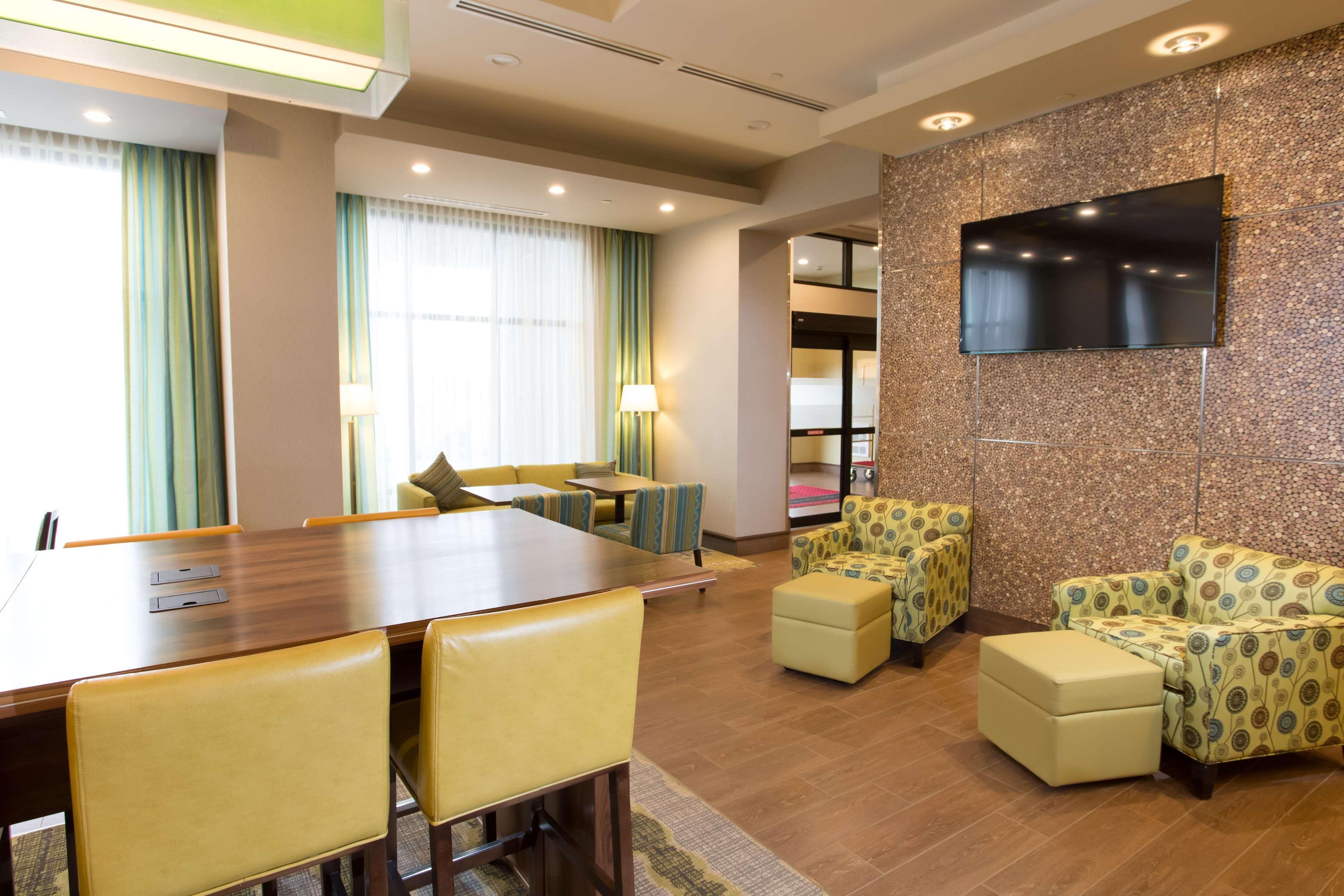 Hampton Inn By Hilton לוידמינסטר מראה חיצוני תמונה