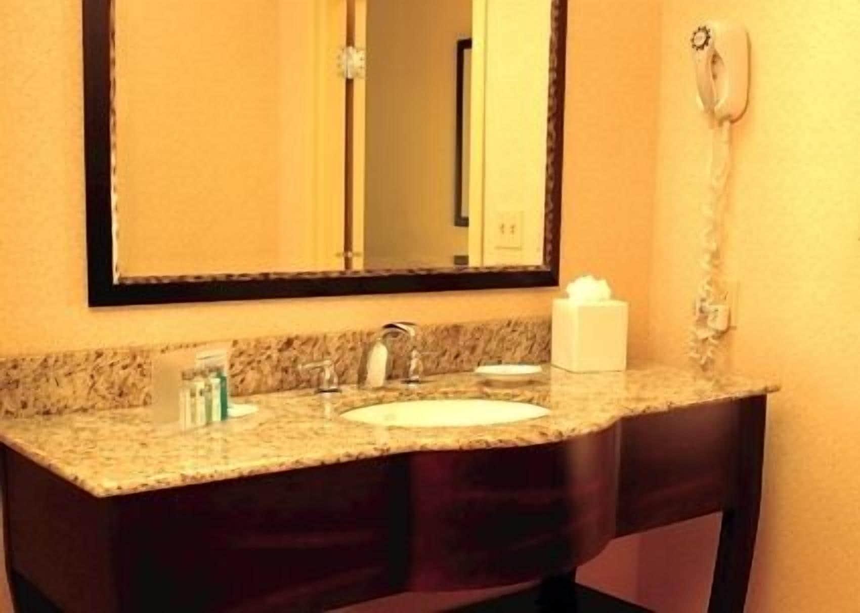Hampton Inn By Hilton לוידמינסטר מראה חיצוני תמונה