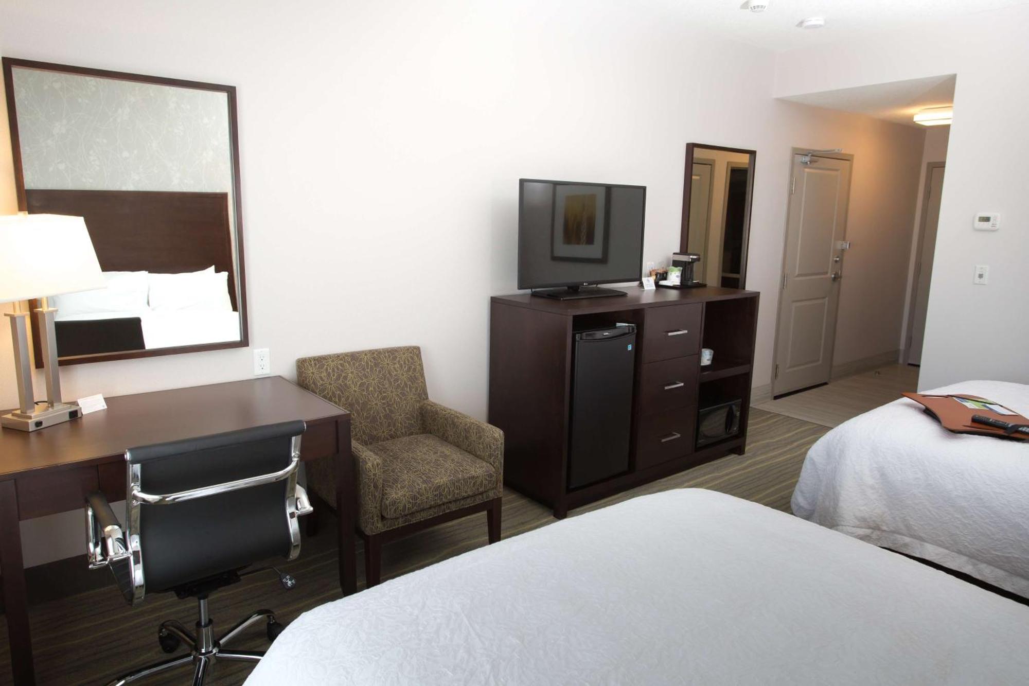 Hampton Inn By Hilton לוידמינסטר מראה חיצוני תמונה