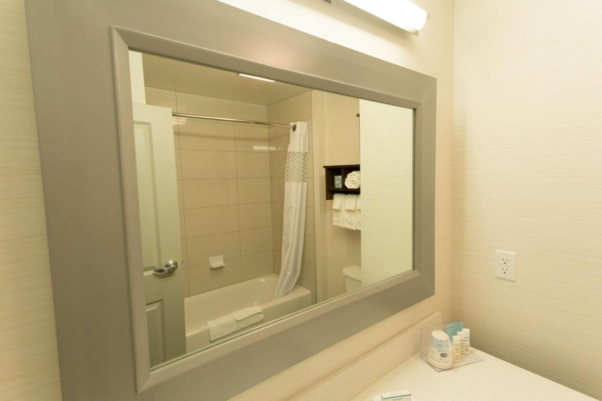 Hampton Inn By Hilton לוידמינסטר מראה חיצוני תמונה